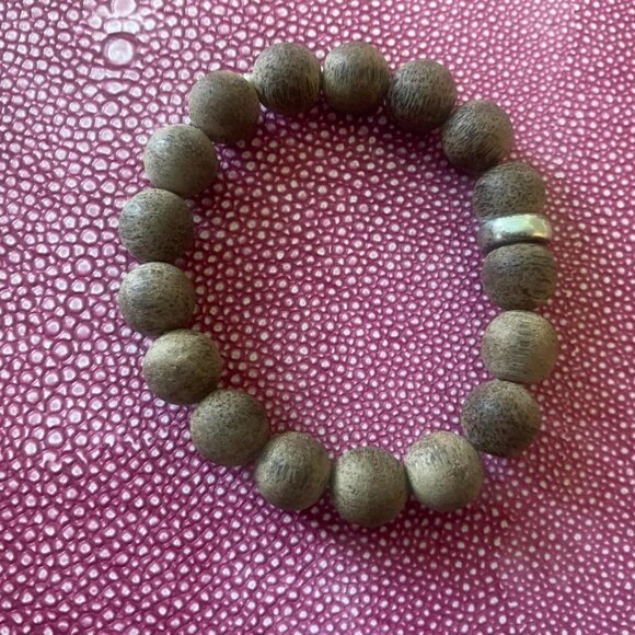 Wood bead bracelet for essential oils - Picture 2 of 3